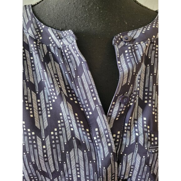 NWT NYDJ Blue Chevron Long Sleeve V Neck Blouse Size L Office Wear Teacher - Picture 2 of 11